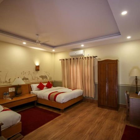 Jungle Safari Resort Sauraha Kültér fotó