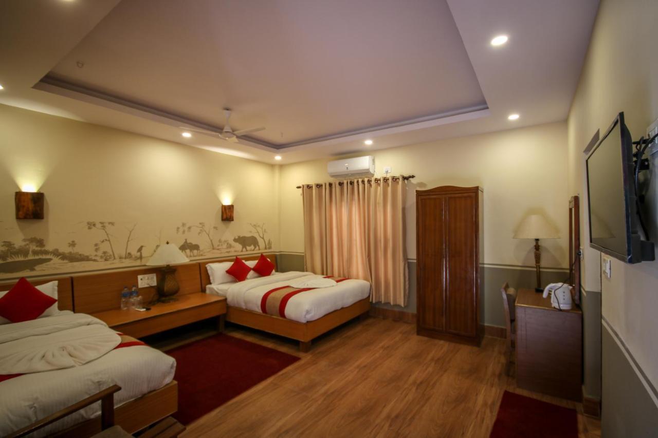 Jungle Safari Resort Sauraha Kültér fotó