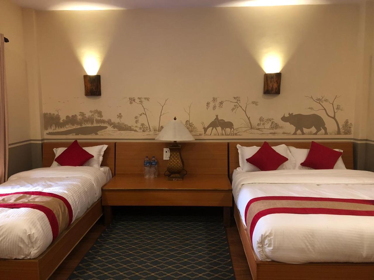 Jungle Safari Resort Sauraha Kültér fotó