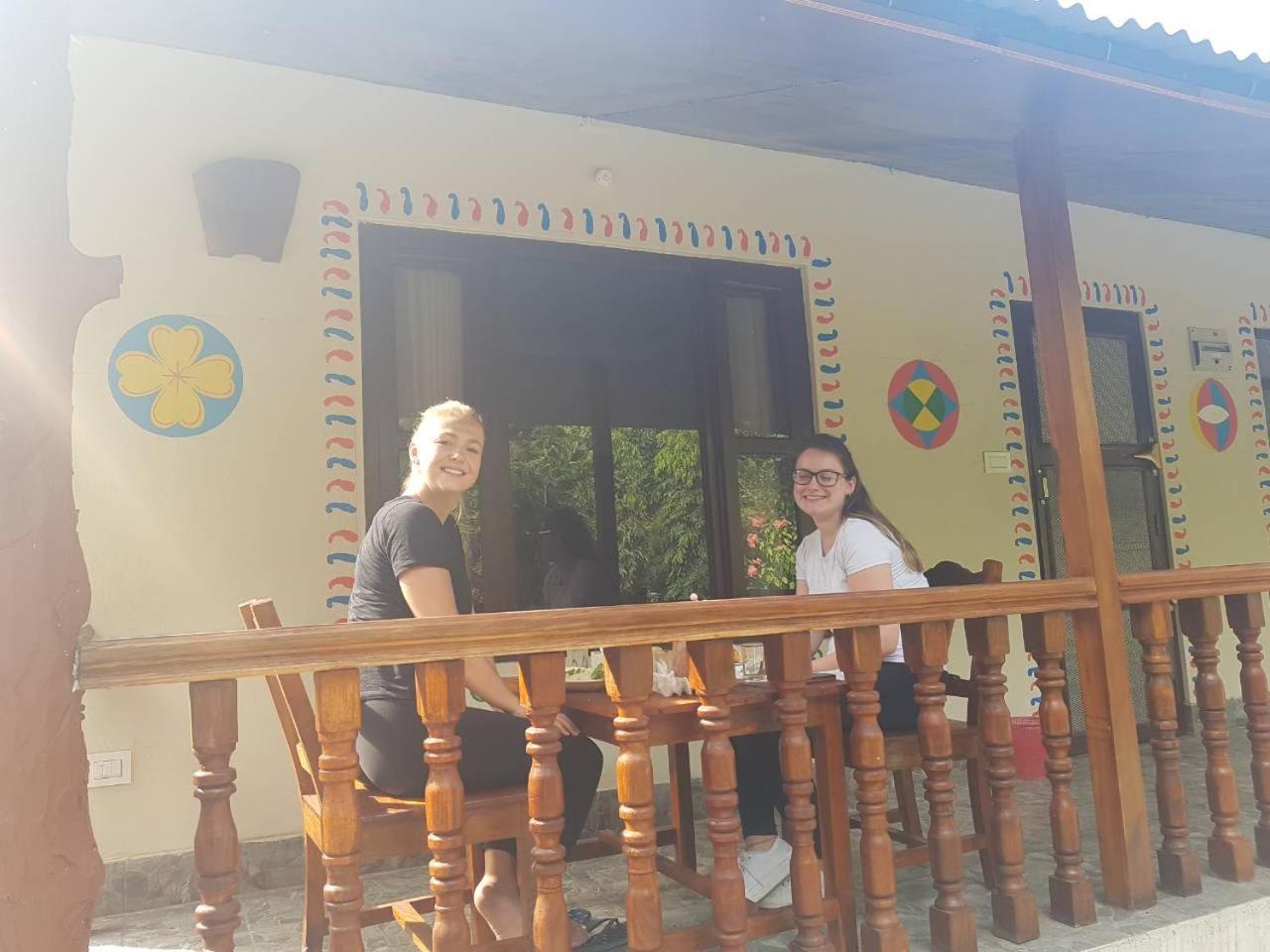Jungle Safari Resort Sauraha Kültér fotó