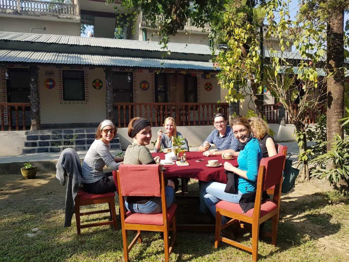Jungle Safari Resort Sauraha Kültér fotó