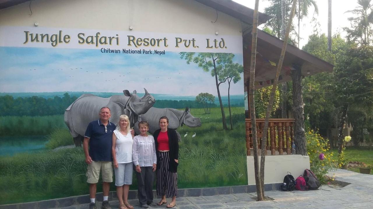Jungle Safari Resort Sauraha Kültér fotó